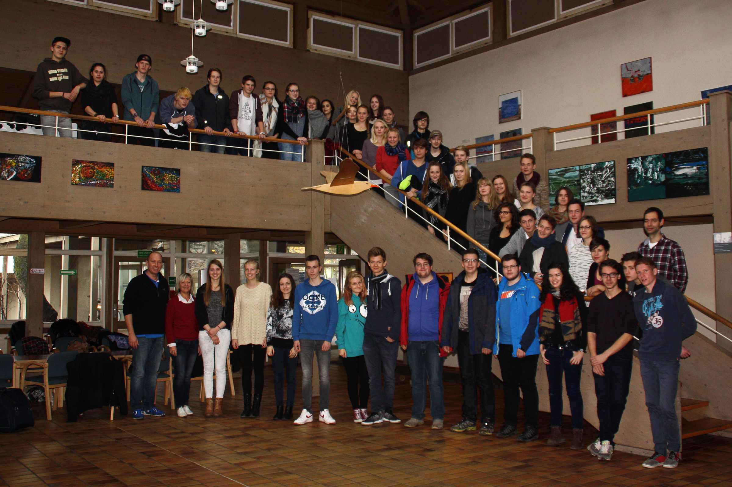 Fotos: Schülerinnen und Schüler und Lehrer des Neudietendorfer „von-Bülow-Gymnasiums“ sowie Organisatoren des Pfadfinderzentrums Drei Gleichen in der Internationalen Jugendbegegnungsstätte (IJBS) in Oświęcim