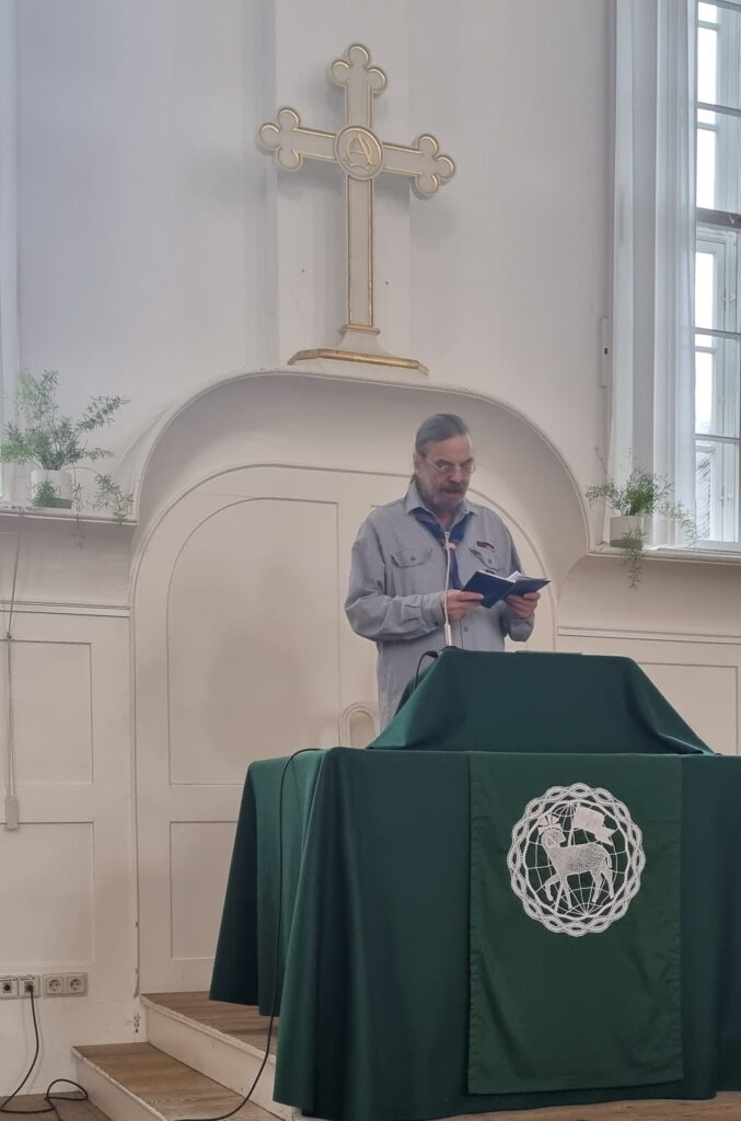 Michael Göring im Gottesdienst der Herrnhuter Brüdergemeine